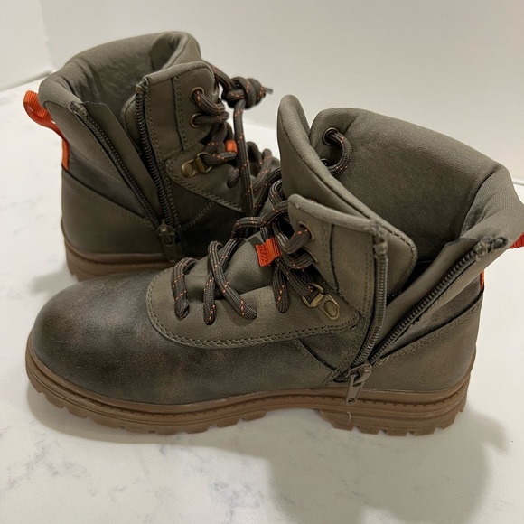 Kenneth Cole Urban Brown and Orange Boots - Picture 4 of 14